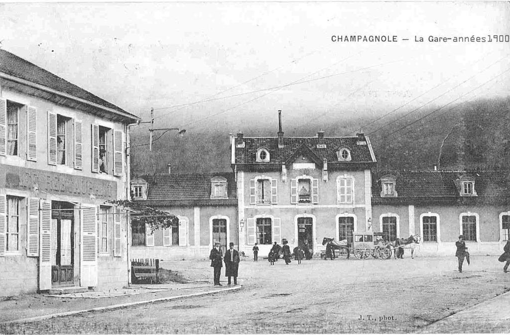 Cafe Hotel De La Gare Champagnole Exteriör bild