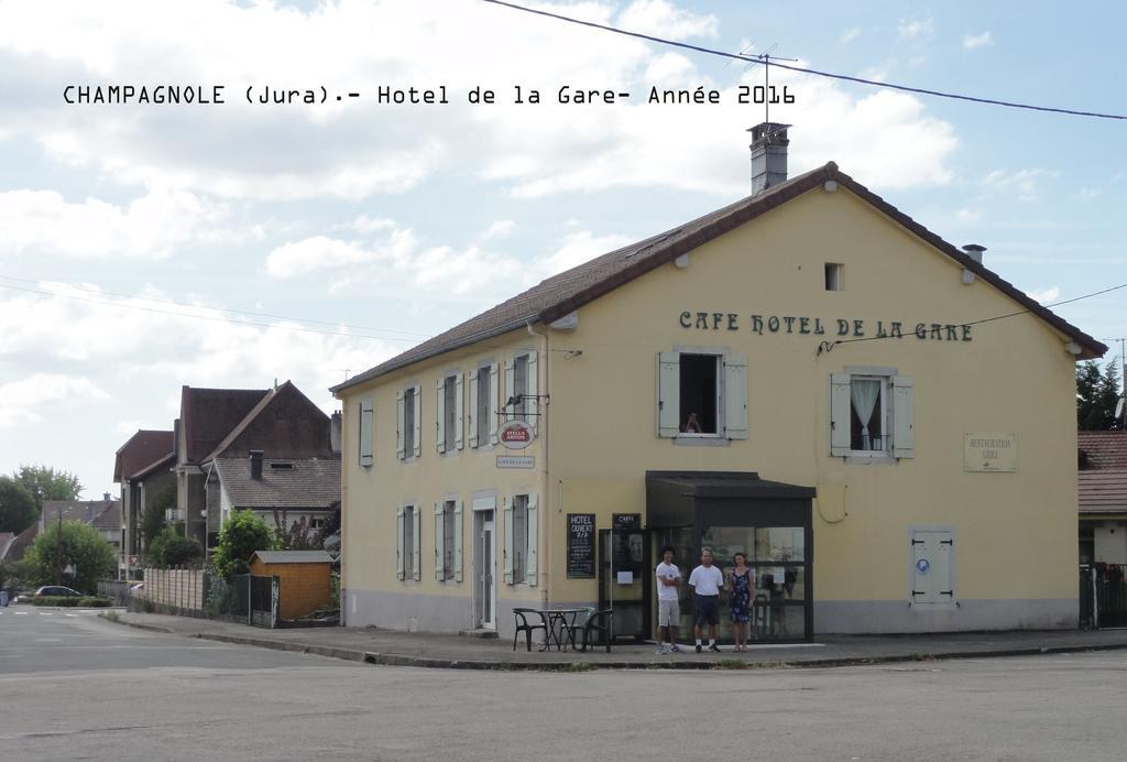 Cafe Hotel De La Gare Champagnole Exteriör bild