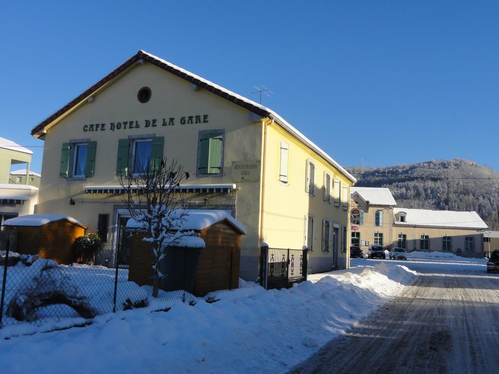 Cafe Hotel De La Gare Champagnole Exteriör bild