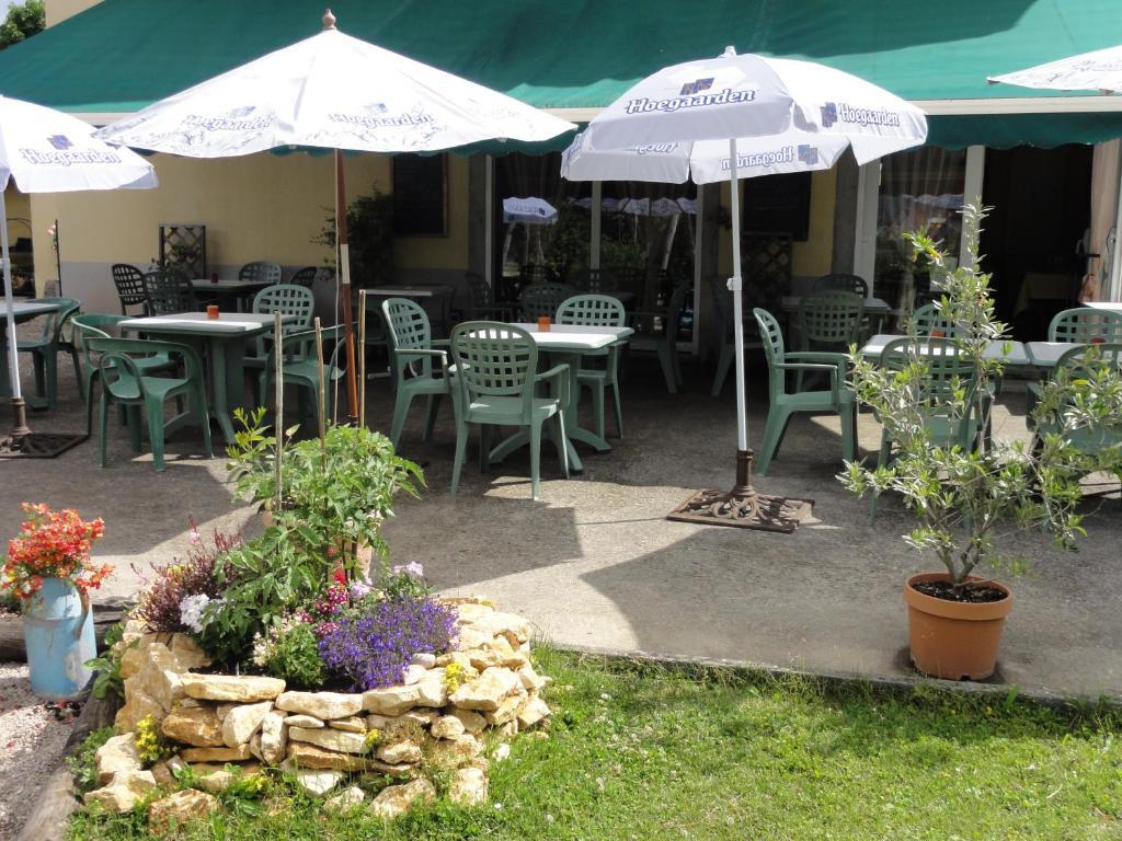 Cafe Hotel De La Gare Champagnole Exteriör bild
